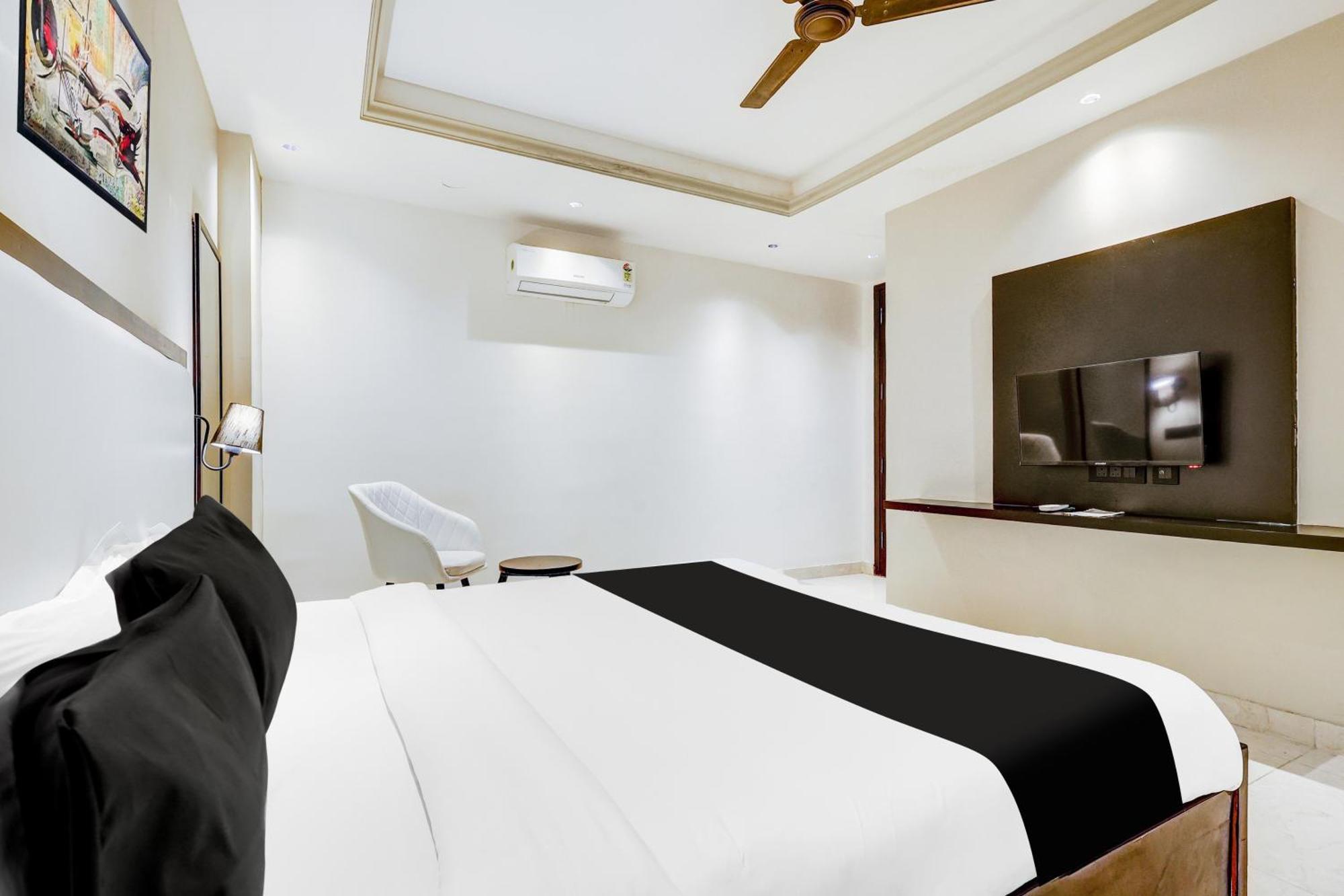 ホテル Super Townhouse Oak Udyog Vihar グルガウン エクステリア 写真