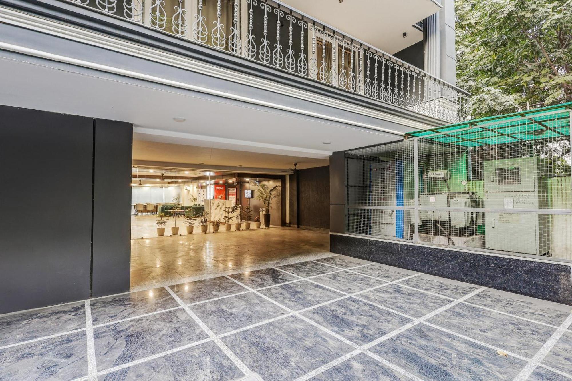 ホテル Super Townhouse Oak Udyog Vihar グルガウン エクステリア 写真