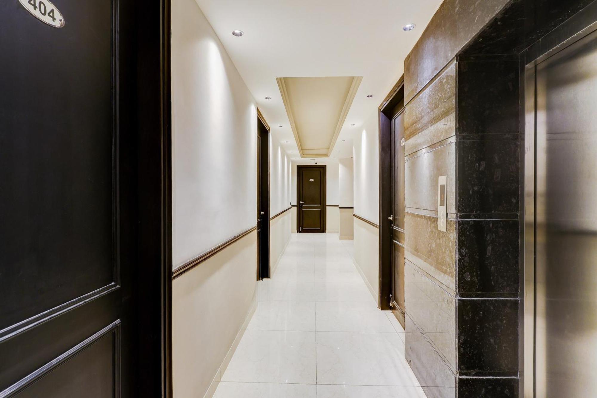 ホテル Super Townhouse Oak Udyog Vihar グルガウン エクステリア 写真