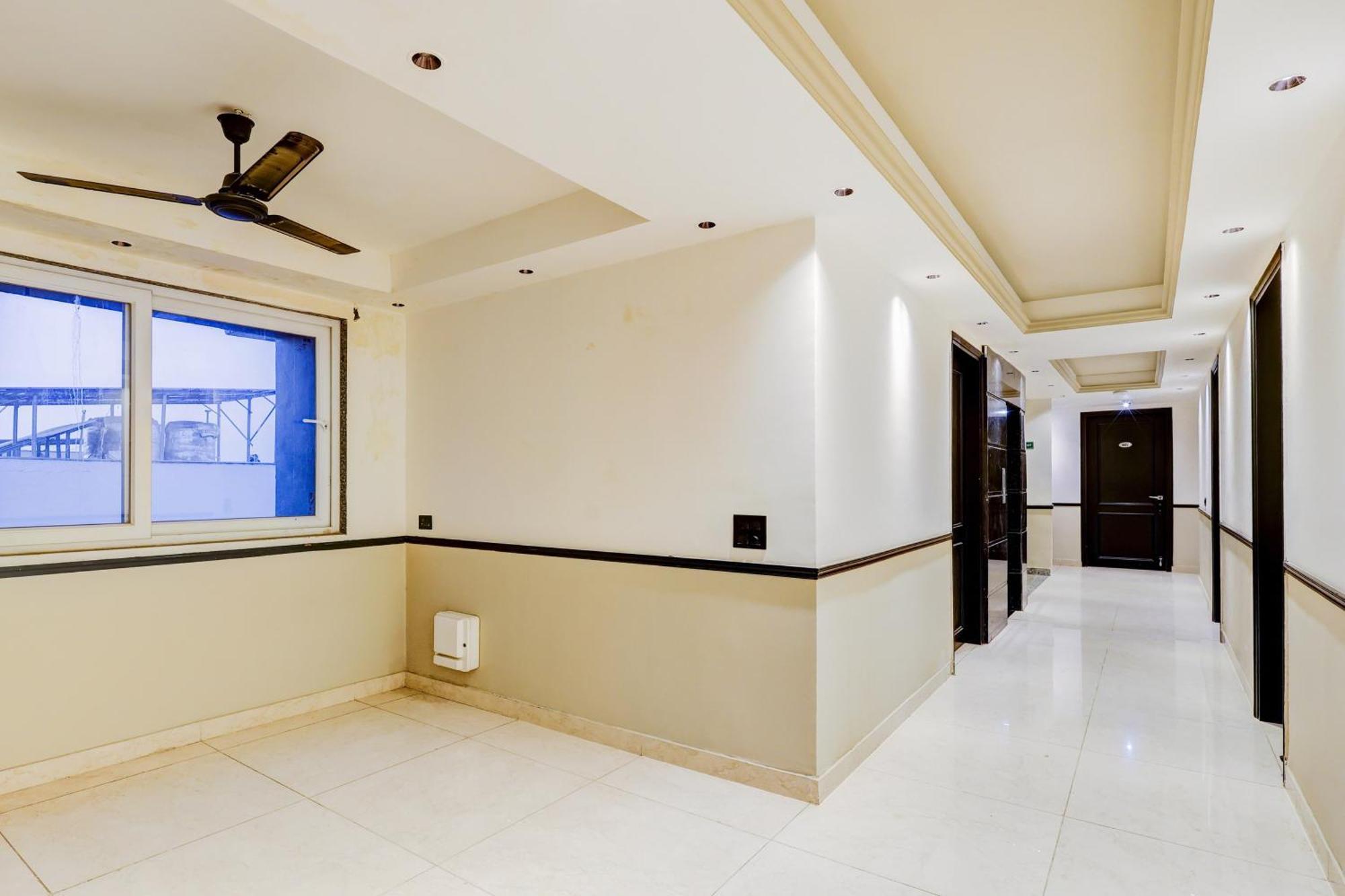 ホテル Super Townhouse Oak Udyog Vihar グルガウン エクステリア 写真