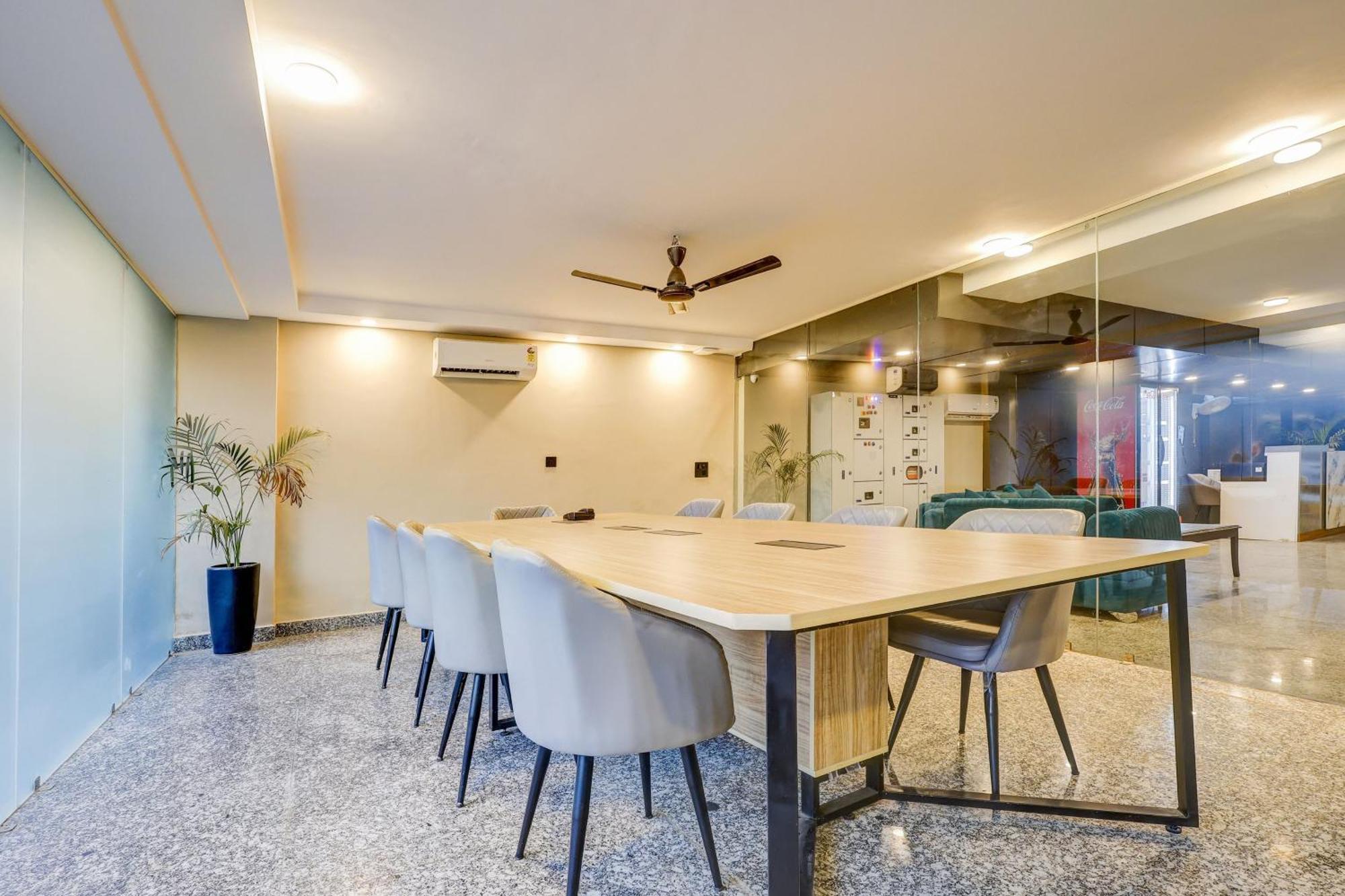 ホテル Super Townhouse Oak Udyog Vihar グルガウン エクステリア 写真